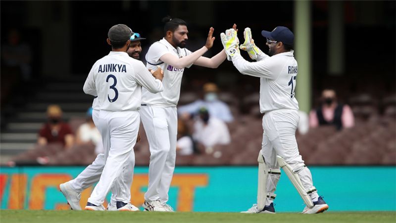 

<p>Bumrai led the Indian team’s pace attack after Shami and Umesh fell.  But since the Boomers did not play in Test 4, the India team will have to come down with a completely inexperienced paced bowling lineup.  In the absence of Bumra, Shardul Tagore or T Natarajan can play with Mohammad Siraj and Navdeep Saini.  In that case, the total number of trials among Indian three-pass bowlers will be six.  As a result, in the decisive match of the series, he has become a matter of concern for the management of the Indian team.<br />
 </p>
<p> </p>
<p>” onerror=”this.src=” https:=””/></p></div>
<div class=